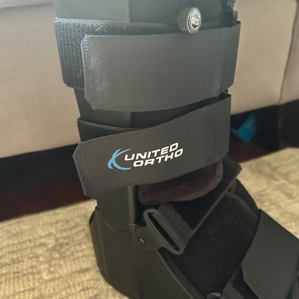 United Ortho Air Cam Walker Fracture Boot, Small, Bla… Gem